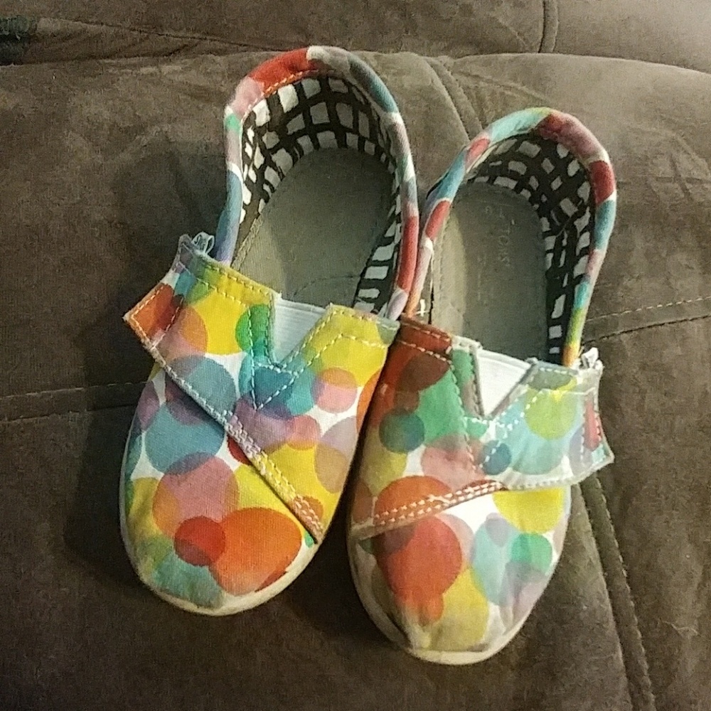 Girls polka dot toms size 9t